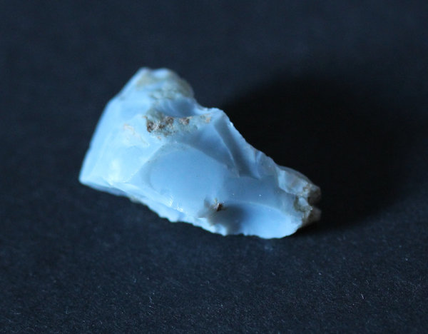 Opal blau Sammlerstein mit einen schönen blauen Farbton.