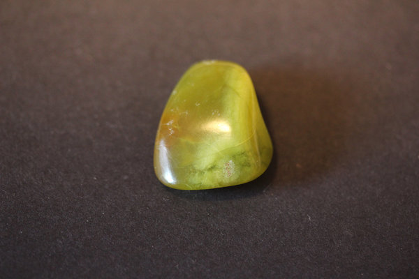 Opal Sammlerstein mit einen schönen grün-braunen Farbspiel !